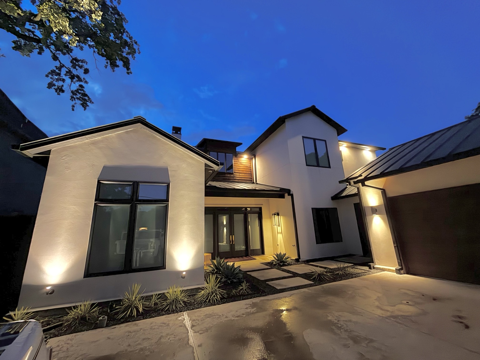 Stucco Estate — Pressure Rinse & Window & Exterior Detail